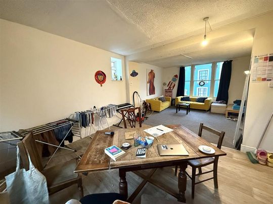 5 bedroom flat to rent - Photo 1