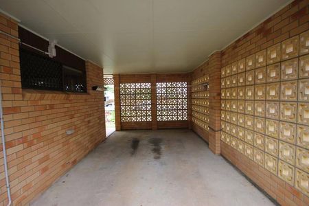 LOW SET AIR-CONDITIONED UNIT WALKING DISTANCE TO CBD - Photo 2