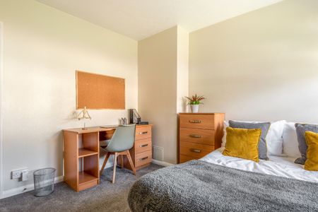 5 Bed Semi-Detached House, Hillside, BN2 - Photo 4