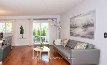 Condo Townhouse For Lease | N9268724 - Photo 3