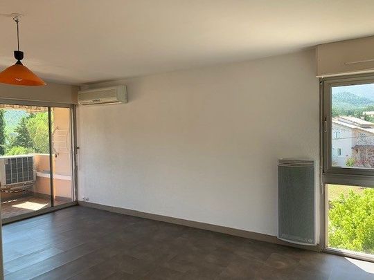 Location Appartement 4 pièces 88m² LES VANS 07140 - Photo 1