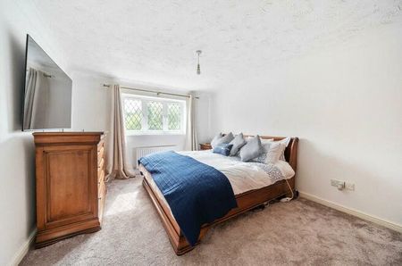 4 bedroom house to rent Harlequin Place, Shenley Brook End, Milton Keynes, Buckinghamshire, MK5 - Photo 4