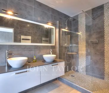 Maison à louer Valbonne, Cote d'Azur, France10 500 EUR / Mois - Photo 4