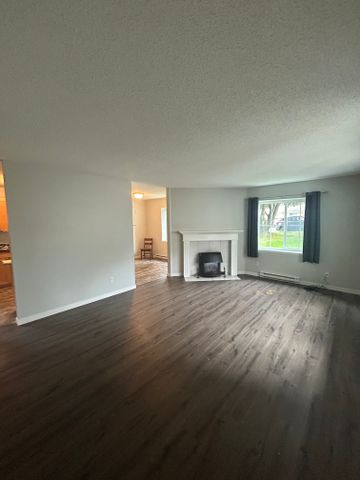 2939 Oriole Crescent - Upper Suite - Photo 5