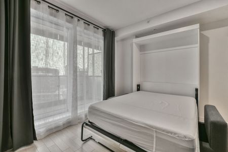 Studio d’exception offert en location semi-meublée à Griffintown – Vue imprenable sur le canal Lachine et la ville - Photo 4