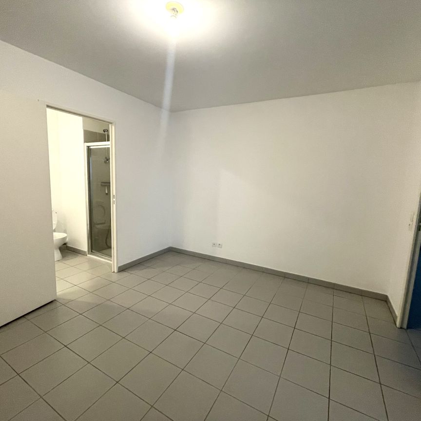Location Appartement 2 pièces 47m² MARSEILLE 3ème - Photo 1