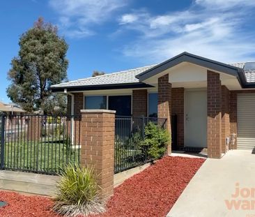 1/139 Macfarlane Burnet Avenue, Macgregor ACT 2615 - Townhouse For ... - Photo 3