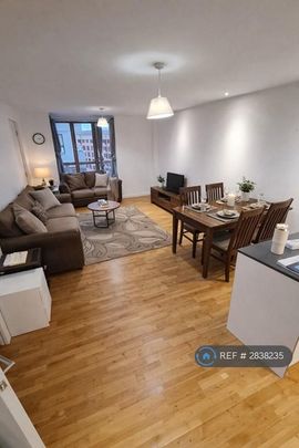 2 bedroom flat to rent - Photo 1