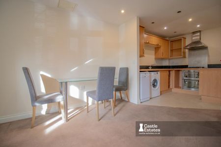 2 bedroom flat to rent - Photo 2