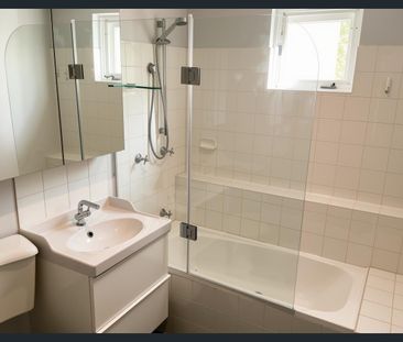 Renovated 2 bedroom apartment - Pets allowed - Short or Long term -... - Photo 6