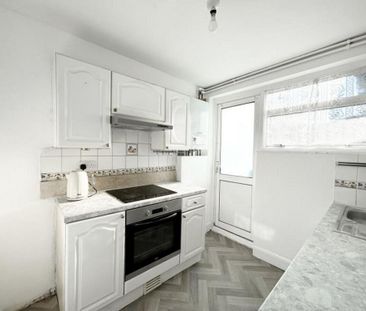 2 bedroom maisonette to rent - Photo 4