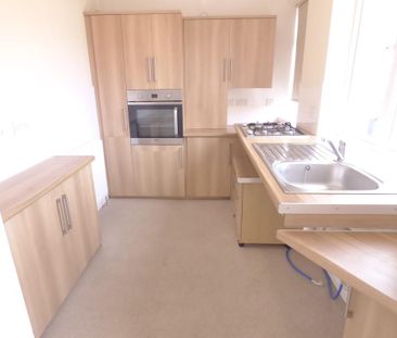 3 bedroom semi-detached house to rent - Photo 4