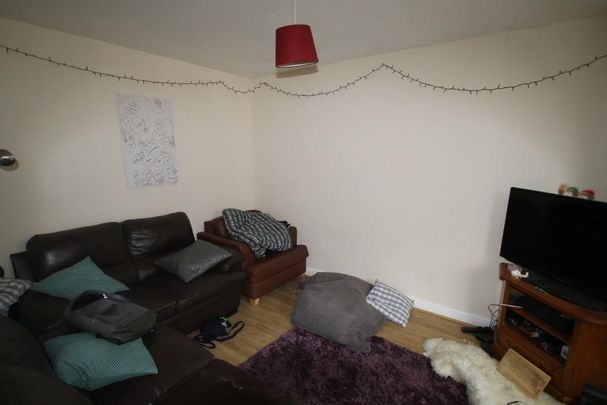 5 bedroom semi-detached house to rent - Photo 1