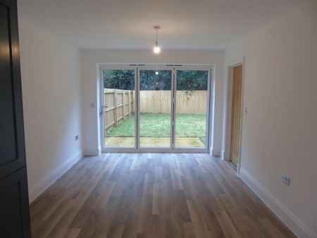 4 bedroom detached house to rent - Photo 3