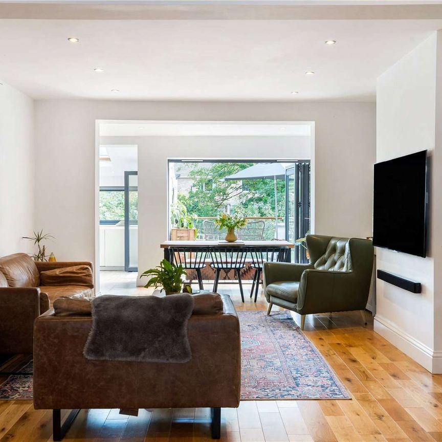 An exceptionally stylish & beautifully extended five bedroom semi-detached 1930's family home situated in Stoke Bishop. - Photo 1