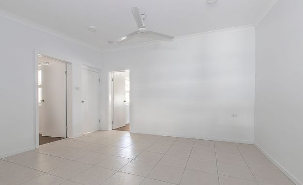 MODERN DUPLEX LIVING IN ROSSLEA! - Photo 1