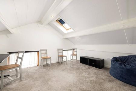 41 The Pine Winter Garden Pearse Street Dublin 2 - Photo 2