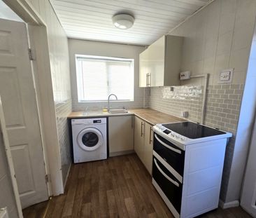 3 bed Semi-Detached - To Let - Photo 5