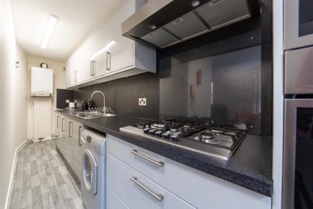 4 bedroom apartment to rent - Photo 4