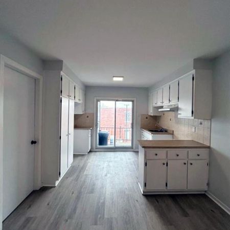 Grand 5 ½ avec stationnement inclus à Montréal-Nord - Photo 3