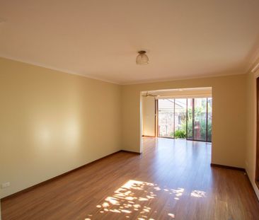 WHAT A LOCATION AND COSY PROPERTY TO CALL HOME!!! - Photo 3