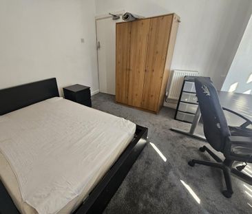 4 bedroom terraced house to rent - Photo 2