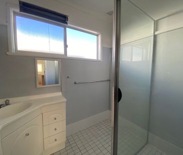 Ideal Coastal Home - Comfortable & Convenient - Photo 1