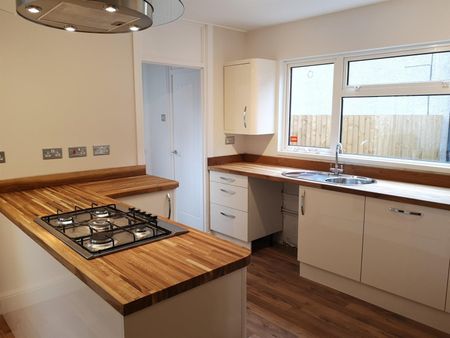 South View, Taffs Well, CARDIFF - Photo 5