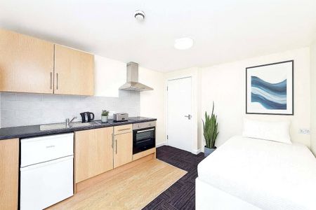 Room 8, 5a Church Street, Esher, Surrey, KT10 flat to rent - Photo 3