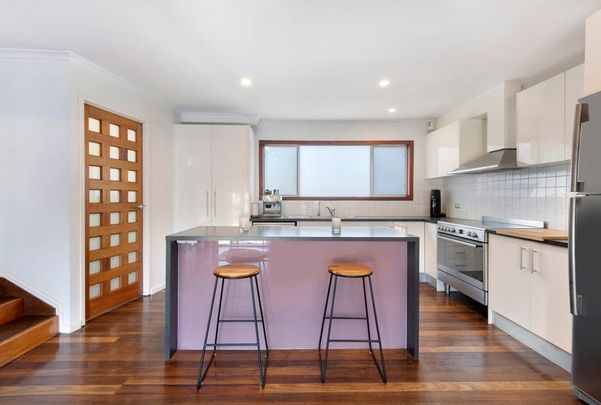 3/23 Hooker Boulevard, Broadbeach Waters QLD 4218 - Townhouse For Rent | Domain - Photo 1