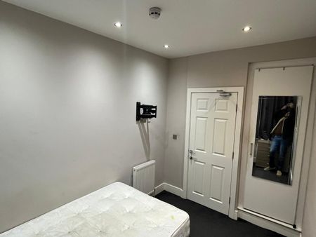 Room in a Shared House, Hough Lane, LS13 - Photo 4