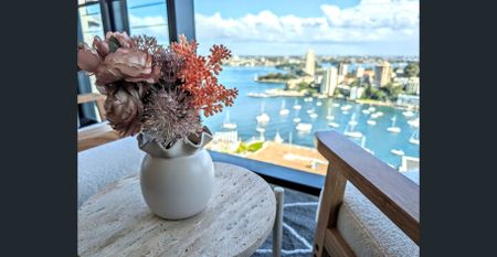 Fully furnished superb two bed apartment with amazing harbour view (Flexible lease term from 3 month) - Photo 3