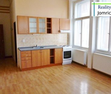 Pronájem bytu 1+kk 27 m² - Fotografie 2