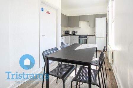 4 bed Apartment for Rent - Photo 4