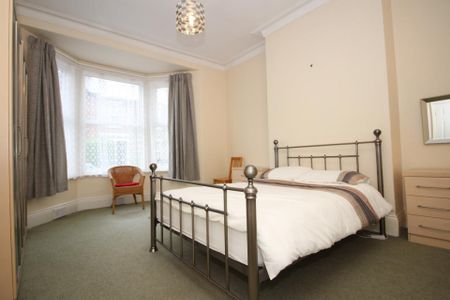 2 bedroom Flat to rent in Sandringham Road, South Gosforth, Newcastle upon Tyne - Photo 4