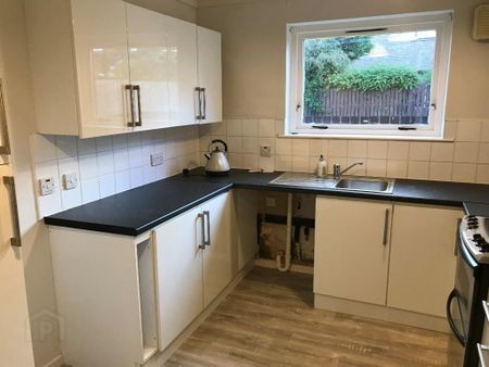 52 Adelaide Avenue, Carrickfergus, Whitehead, BT38 9SD - Photo 4