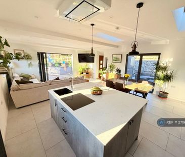 4 bedroom detached house to rent - Photo 1