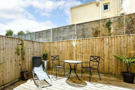 2 bedroom terraced house to rent - Photo 3