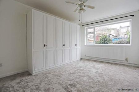 2 bedroom property to rent in Ilford - Photo 5