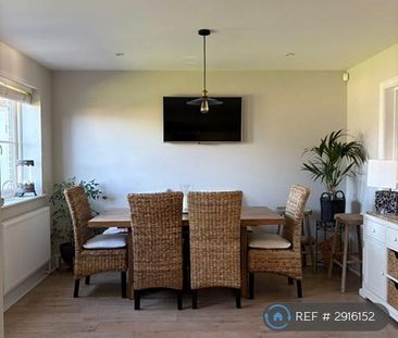 3 bedroom semi-detached house to rent - Photo 6