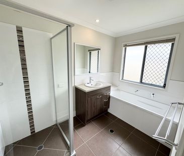 Spacious 3 bedroom + Media family home in sought after location - Photo 6