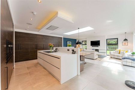 An outstanding contemporary home in one of the North West's most exclusive residential areas. - Photo 5