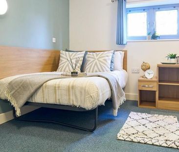 1 bedroom in a flat share to rent - Photo 2