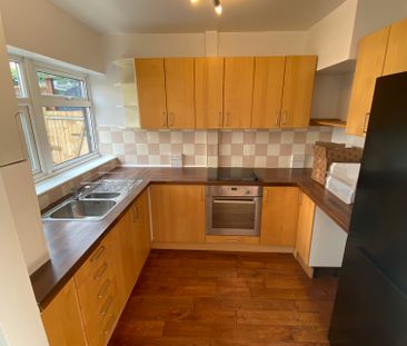 3 Bed - 30 Somerdale Grove, Leeds - LS13 4SE - Student - Photo 3