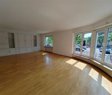Location Appartement 4 pièces 142m² - Photo 3