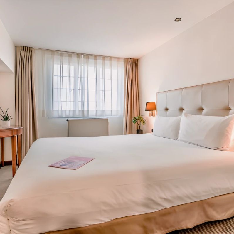 One Bed Apartment with extra twin bed - Photo 1