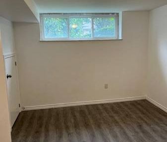 1 Bedroom Renovated Available - Photo 4