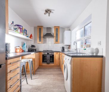 4 bedroom terraced house to rent - Photo 5