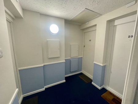 Studio Flat, Telegraph Place, E14 - Photo 2
