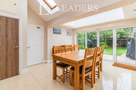 1 bedroom property to rent Burwood Road, Hersham, Walton-on-Thames, Surrey, KT12 - Photo 5